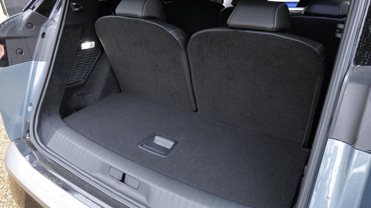 PEUGEOT 5008 ESTATE 1.2 Hybrid 145 Allure 5dr e-DSC6